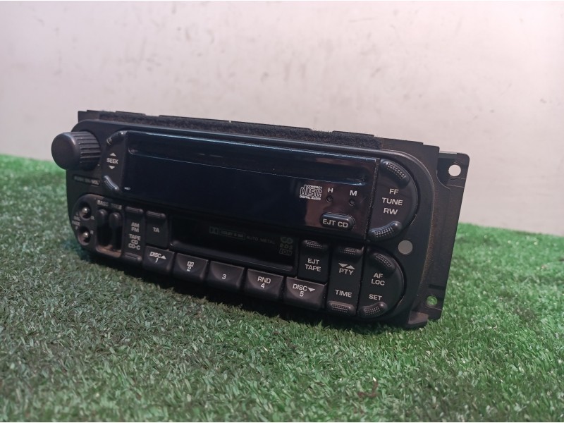 Recambio de sistema audio / radio cd para chrysler grand voyager limited referencia OEM IAM  P05064385AF P05064385
