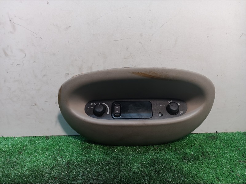 Recambio de pantalla multifuncion para chrysler grand voyager limited referencia OEM IAM  P05005009AC 12209099