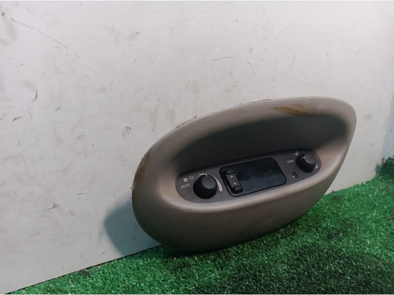 Recambio de pantalla multifuncion para chrysler grand voyager limited referencia OEM IAM  P05005009AC 12209099