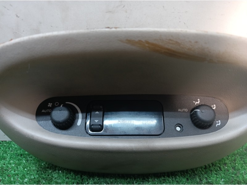 Recambio de pantalla multifuncion para chrysler grand voyager limited referencia OEM IAM  P05005009AC 12209099