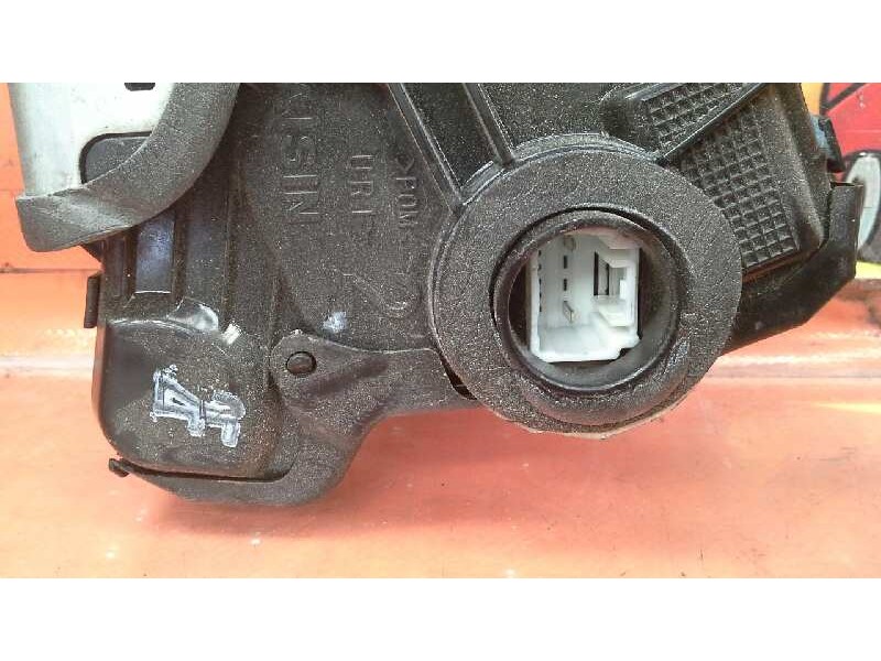 Recambio de cerradura puerta delantera derecha para toyota auris sport referencia OEM IAM   