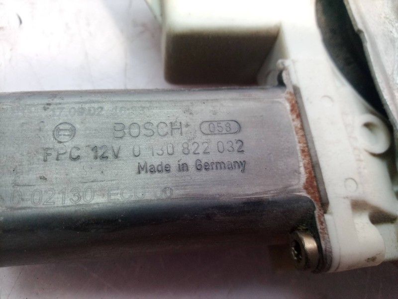 Recambio de elevalunas delantero derecho para toyota corolla (e12) referencia OEM IAM 0130822032 0130822032 0130822032