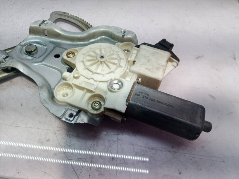 Recambio de elevalunas delantero derecho para toyota corolla (e12) referencia OEM IAM 0130822032 0130822032 0130822032