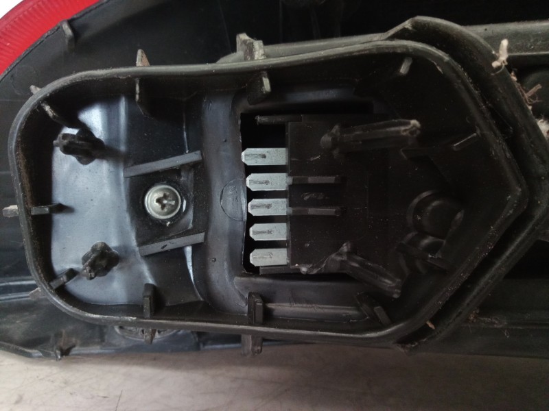 Recambio de piloto trasero derecho para opel corsa c sri referencia OEM IAM 09114337 09114337 09114337