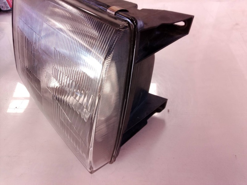 Recambio de faro derecho para mitsubishi montero (v20/v40) 2500 td gl (2-ptas.) referencia OEM IAM  11037753 11037747