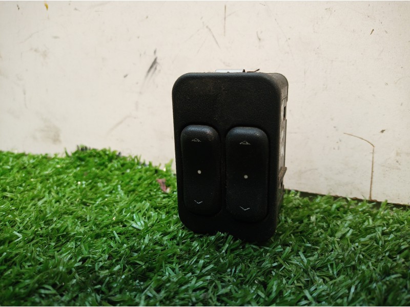 Recambio de maneta elevalunas delantera izquierda para opel meriva blue line referencia OEM IAM 13363202 13363202 24409205