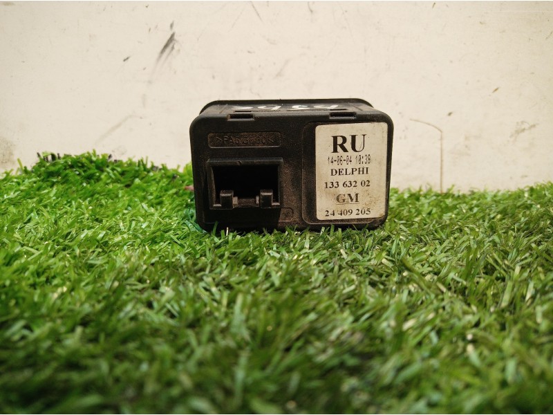 Recambio de maneta elevalunas delantera izquierda para opel meriva blue line referencia OEM IAM 13363202 13363202 24409205