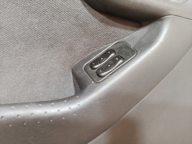 Recambio de puerta delantera izquierda para opel corsa c sri referencia OEM IAM   