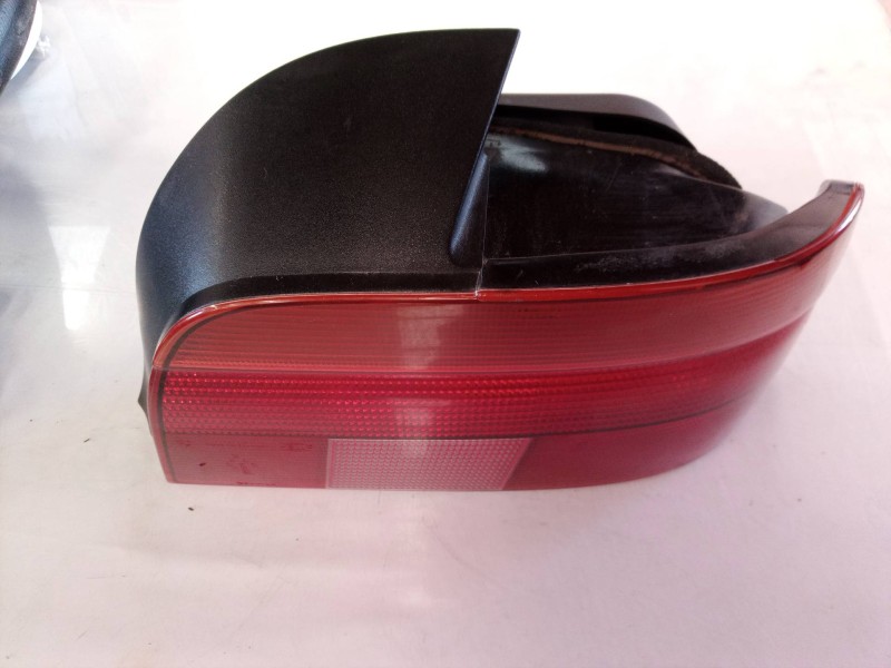 Recambio de piloto trasero derecho para bmw serie 5 berlina (e39) 530d referencia OEM IAM 8358032 2VP00724002 14603400