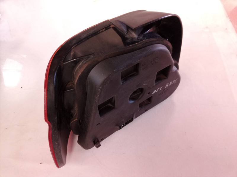 Recambio de piloto trasero derecho para bmw serie 5 berlina (e39) 530d referencia OEM IAM 8358032 2VP00724002 14603400