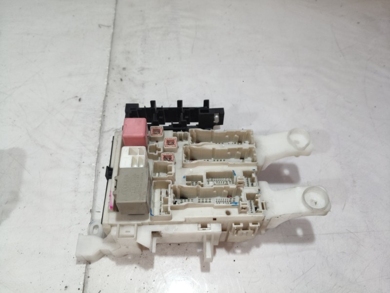 Recambio de caja reles / fusibles para toyota rav 4 (a3) executive referencia OEM IAM 8273042011 8273042011 8273042011