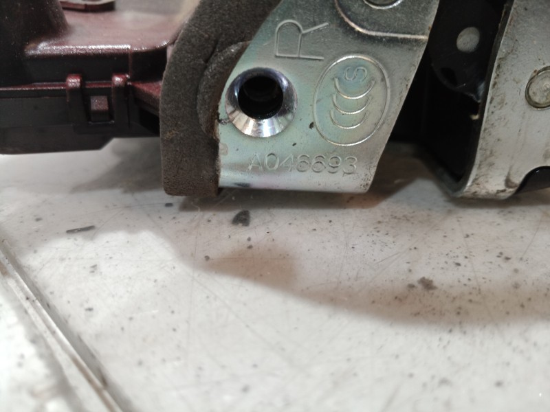 Recambio de cerradura puerta delantera derecha para toyota rav 4 (a3) executive referencia OEM IAM A046693 A046693 A046693