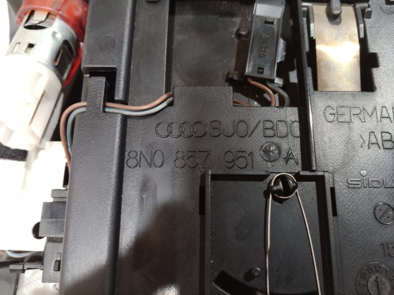 Recambio de cenicero para audi tt (8n3/8n9) 1.8 t coupe (110kw) referencia OEM IAM 8N0857951 8N0857951 8N0857951