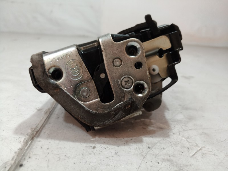 Recambio de cerradura puerta trasera izquierda para toyota rav 4 (a3) executive referencia OEM IAM A046693 A046693 A046693