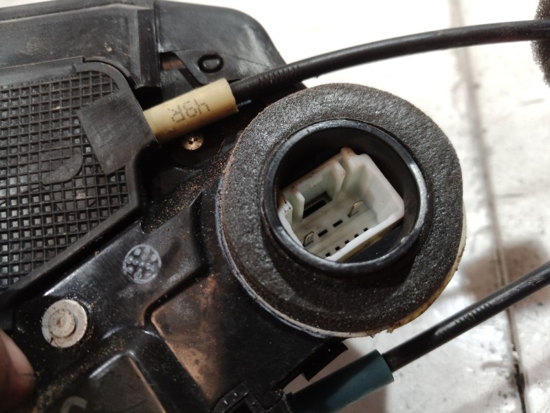 Recambio de cerradura puerta trasera izquierda para toyota rav 4 (a3) executive referencia OEM IAM A046693 A046693 A046693