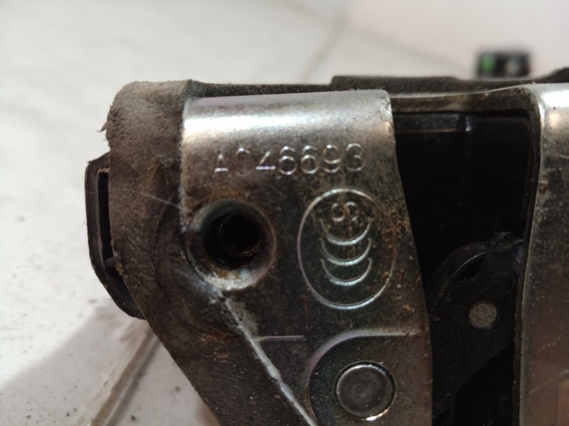 Recambio de cerradura puerta trasera izquierda para toyota rav 4 (a3) executive referencia OEM IAM A046693 A046693 A046693