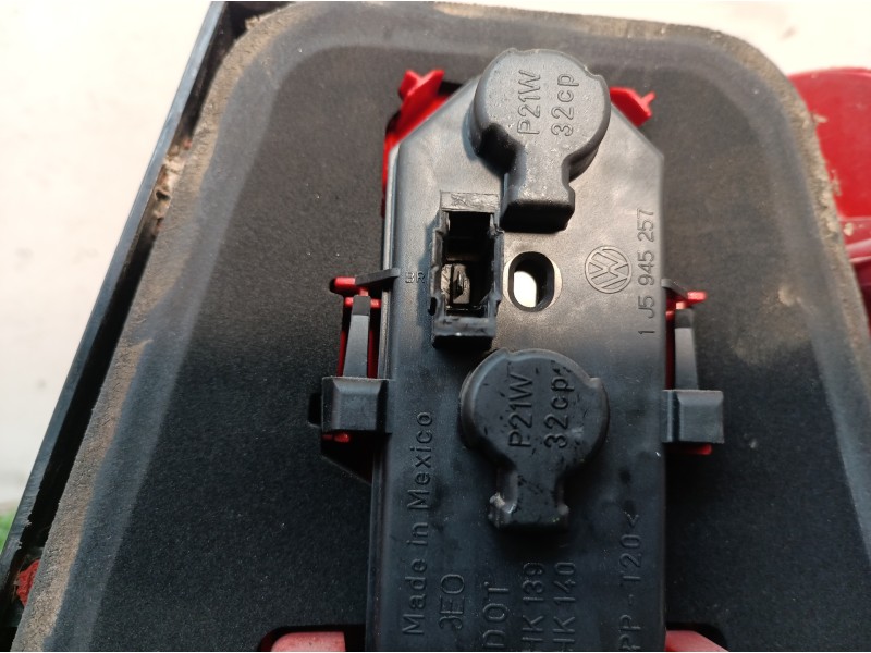 Recambio de piloto trasero izquierdo para volkswagen bora berlina (1j2) highline referencia OEM IAM 1J5945095AA 1J5945095AA 1J59