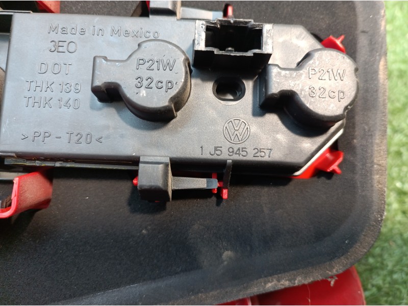 Recambio de piloto trasero izquierdo para volkswagen bora berlina (1j2) highline referencia OEM IAM 1J5945095AA 1J5945095AA 1J59