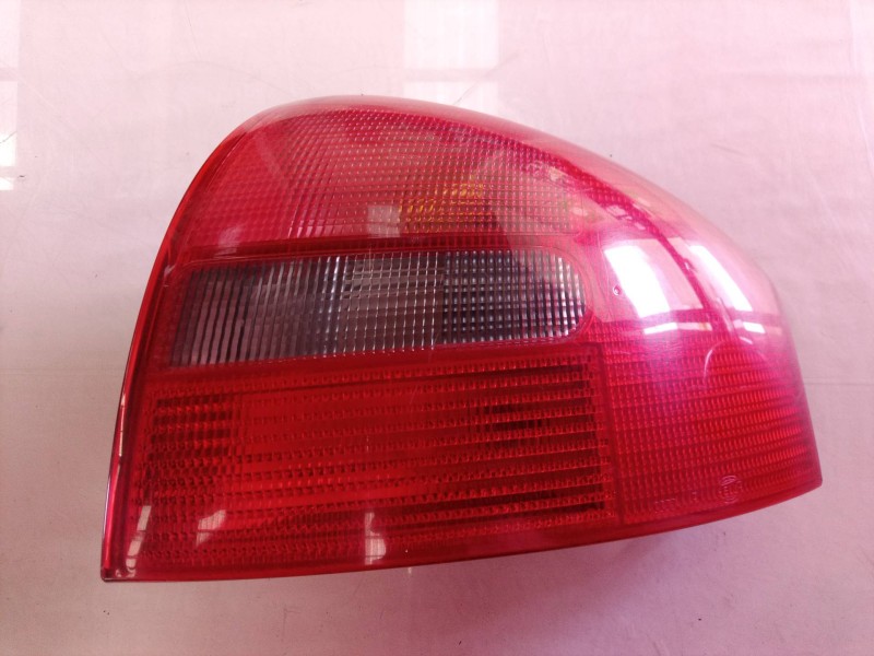 Recambio de piloto trasero derecho para audi a6 berlina (4b2) 1.8 t referencia OEM IAM 4B5945096 4B5945096 4B5945096