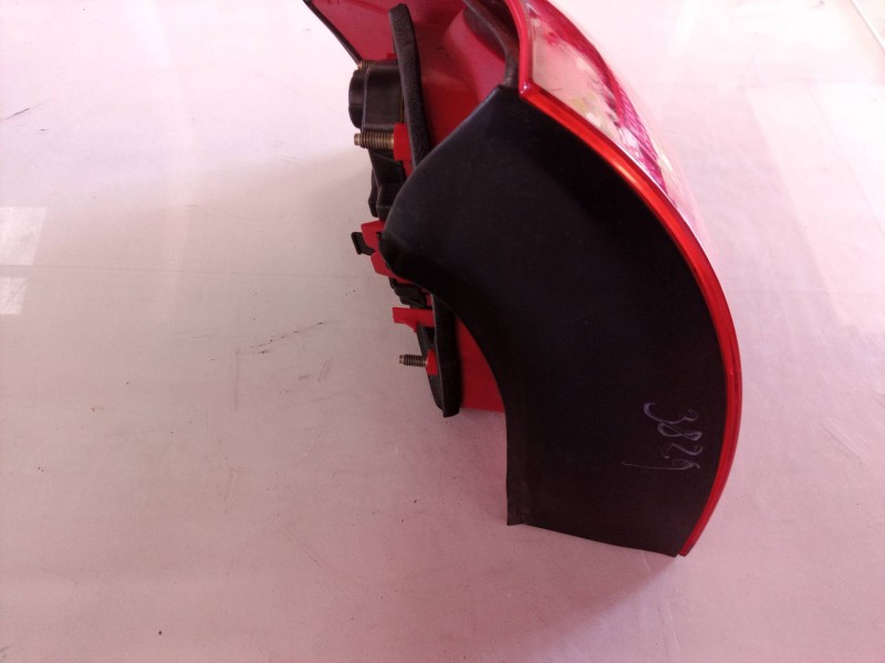 Recambio de piloto trasero derecho para audi a6 berlina (4b2) 1.8 t referencia OEM IAM 4B5945096 4B5945096 4B5945096