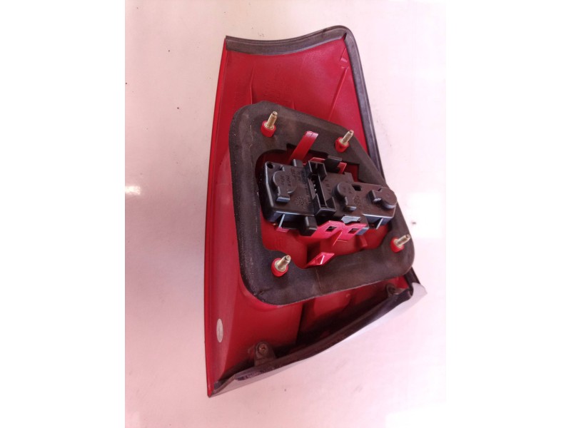 Recambio de piloto trasero derecho para audi a6 berlina (4b2) 1.8 t referencia OEM IAM 4B5945096 4B5945096 4B5945096