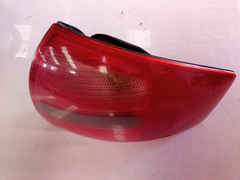 Recambio de piloto trasero derecho para audi a6 berlina (4b2) 1.8 t referencia OEM IAM 4B5945096 4B5945096 4B5945096