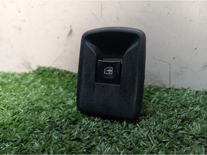 Recambio de mando elevalunas delantero derecho para dacia dokker ambiance referencia OEM IAM   