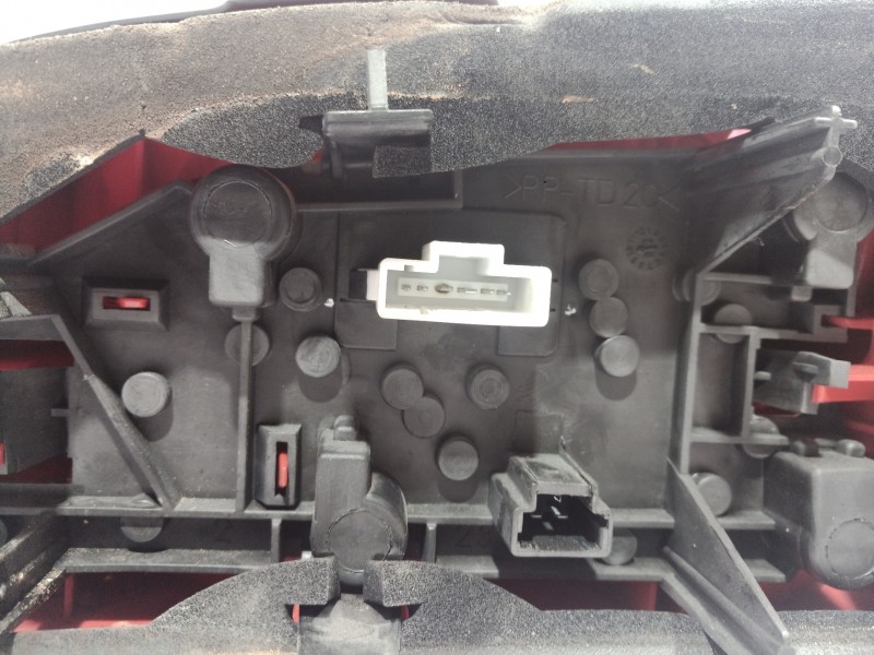 Recambio de piloto trasero izquierdo para peugeot 406 berlina (s1/s2) stdt referencia OEM IAM 6350E8  