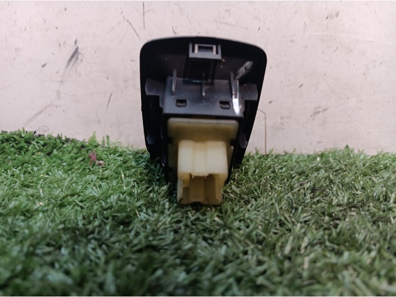 Recambio de mando elevalunas delantero derecho para dacia dokker ambiance referencia OEM IAM   