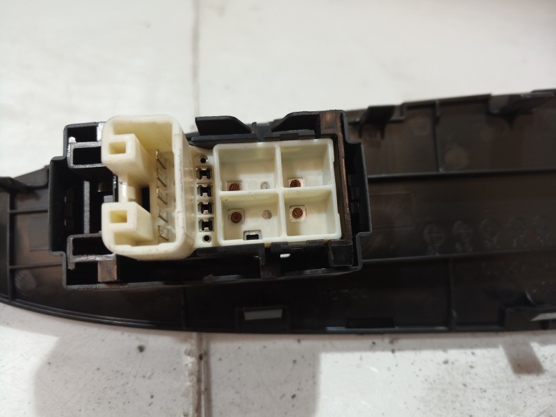 Recambio de mando elevalunas trasero derecho para toyota rav 4 (a3) executive referencia OEM IAM 7427142010 7427142010 742714201