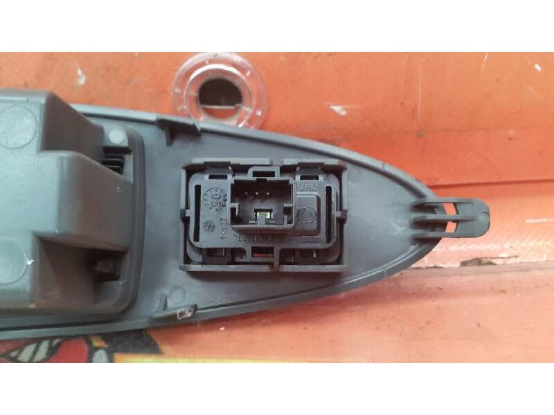 Recambio de mando elevalunas trasero derecho para fiat croma (194) 1.9 8v multijet dynamic referencia OEM IAM 0071740224  