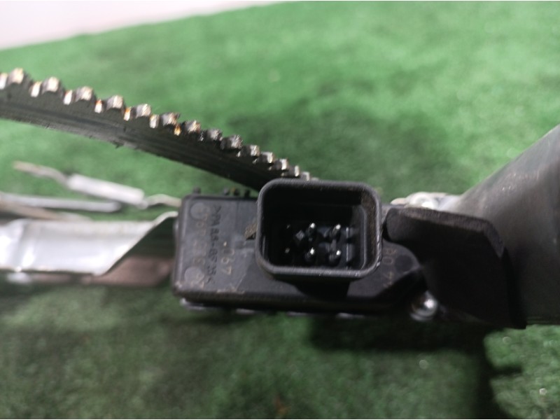 Recambio de elevalunas delantero derecho para opel astra h berlina cosmo referencia OEM IAM A330013100418 0130821989 A3310933064