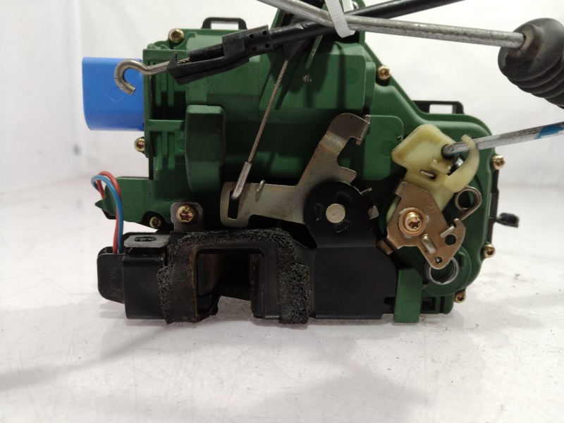 Recambio de cerradura puerta delantera derecha para volkswagen polo referencia OEM IAM   