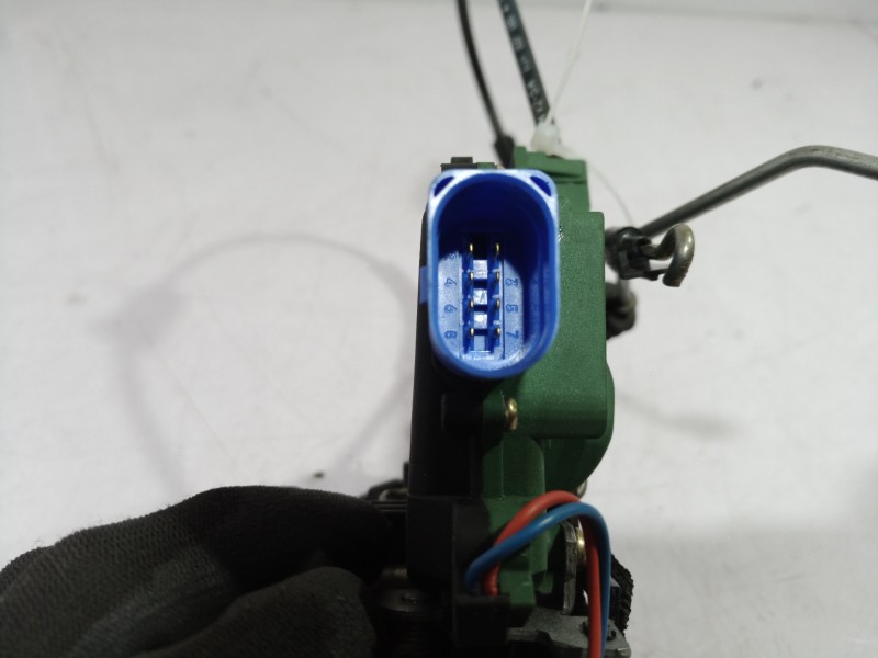 Recambio de cerradura puerta delantera derecha para volkswagen polo referencia OEM IAM   