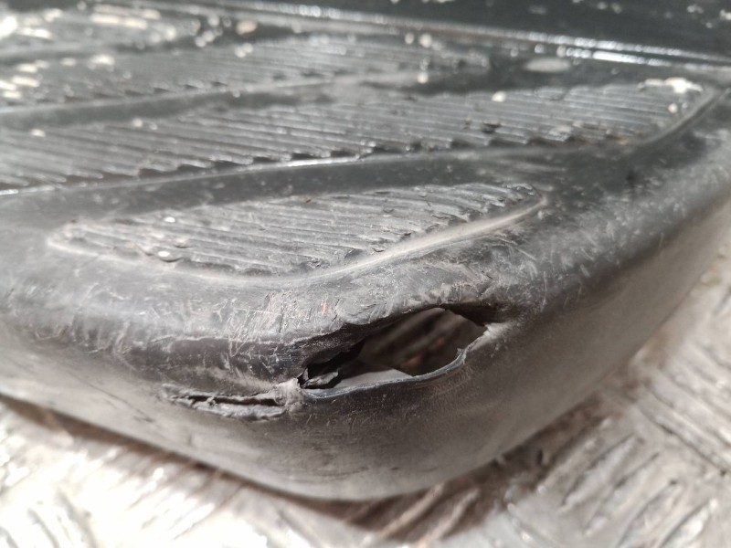 Recambio de molduras traseras para volkswagen crafter caja cerrada 2.0 tdi referencia OEM IAM   