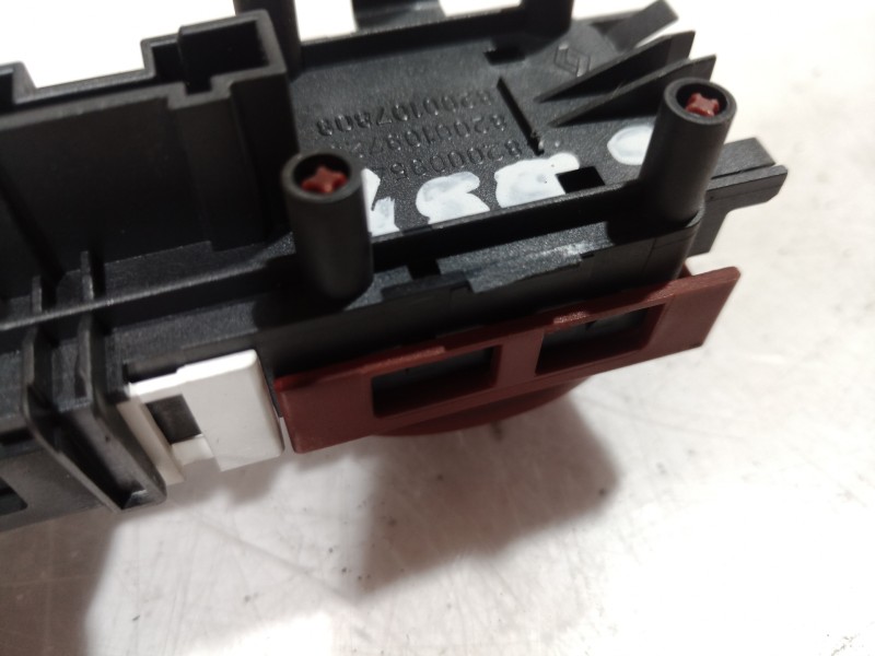 Recambio de warning para renault megane ii berlina 3p pack authentique referencia OEM IAM 8200107808 8200107808 8200107808