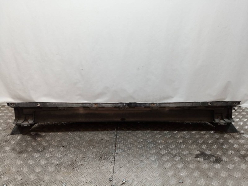 Recambio de molduras traseras para volkswagen crafter caja cerrada 2.0 tdi referencia OEM IAM   