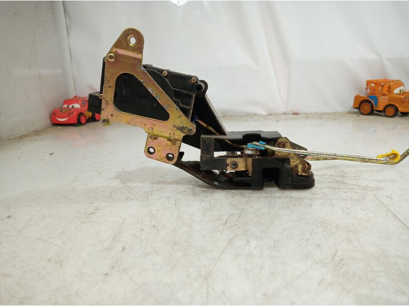 Recambio de cerradura puerta delantera derecha para hyundai accent (lc) 1.3 cat referencia OEM IAM 9574825000 9574825000 9574825