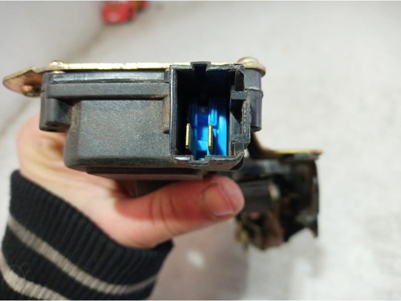 Recambio de cerradura puerta delantera derecha para hyundai accent (lc) 1.3 cat referencia OEM IAM 9574825000 9574825000 9574825