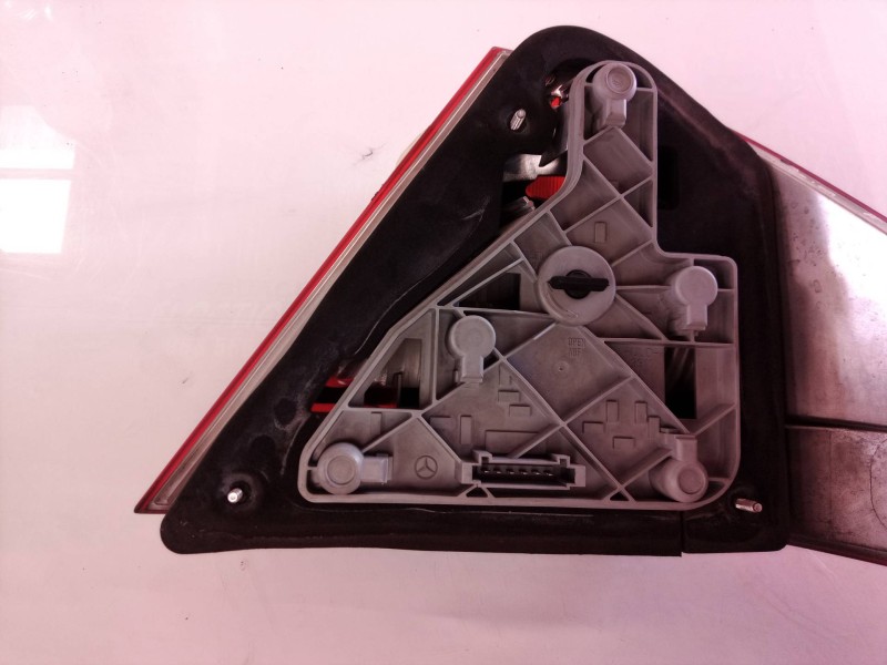 Recambio de piloto trasero izquierdo para mercedes-benz clase c (w203) berlina 220 cdi (203.006) referencia OEM IAM 2038200164 2