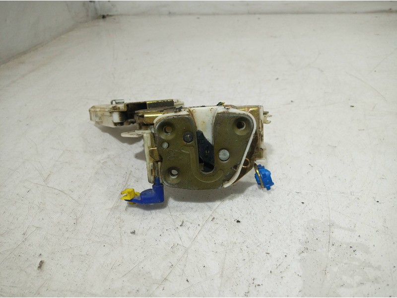 Recambio de cerradura puerta delantera derecha para nissan almera (n16/e) referencia OEM IAM 8055261 8055261 8055261