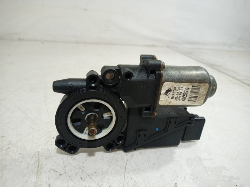 Recambio de motor elevalunas trasero derecho para renault vel satis (bj0) referencia OEM IAM 8200008332 8200008332 8200008332