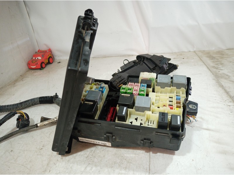 Recambio de caja reles / fusibles para ford c-max edition referencia OEM IAM AV6T14A067AD AV6T14A067AD AV6T14A067