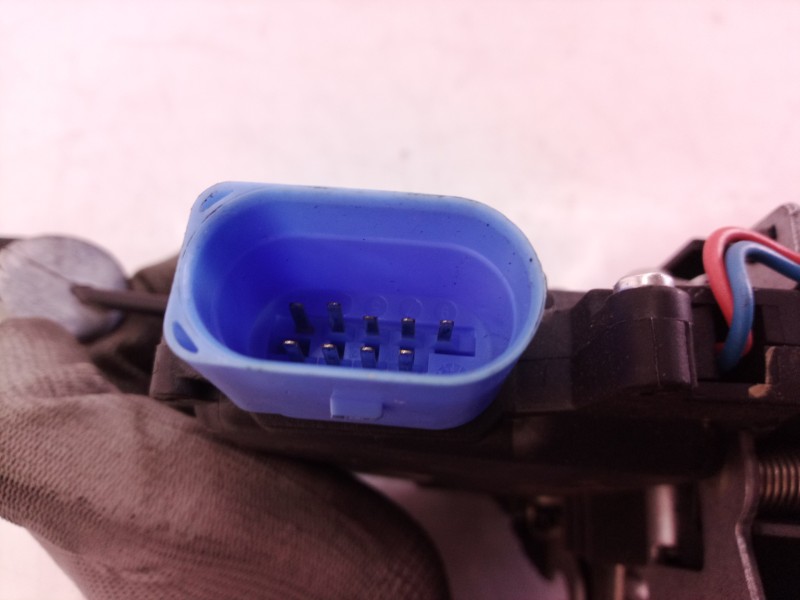 Recambio de cerradura puerta delantera derecha para volkswagen touran (1t2) traveller referencia OEM IAM 3D1837016AC 3D1837016 3