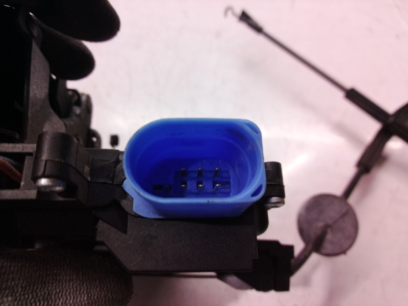 Recambio de cerradura puerta trasera derecha para volkswagen touran (1t2) traveller referencia OEM IAM 7L0839016D 7L0839016 7L08