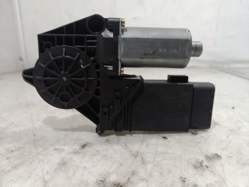 Recambio de motor elevalunas delantero derecho para skoda superb (3u4) elegance referencia OEM IAM 0130821694 0130821694 0130821