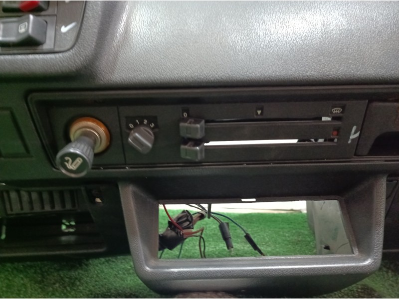 Recambio de salpicadero para volkswagen polo (867/871/873) azur coupe referencia OEM IAM 867857075 867857075 867857075