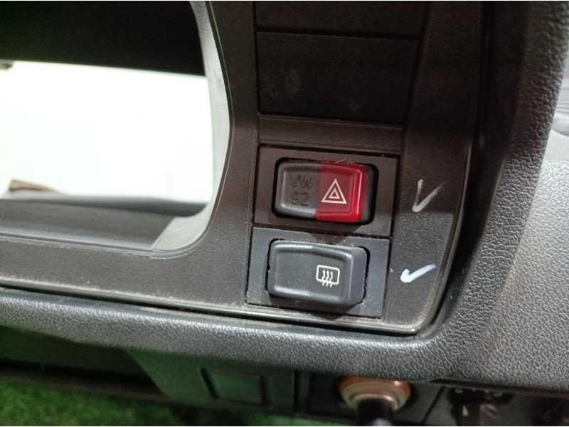 Recambio de salpicadero para volkswagen polo (867/871/873) azur coupe referencia OEM IAM 867857075 867857075 867857075