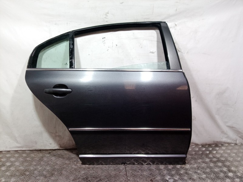 Recambio de puerta trasera derecha para skoda superb (3u4) elegance referencia OEM IAM   