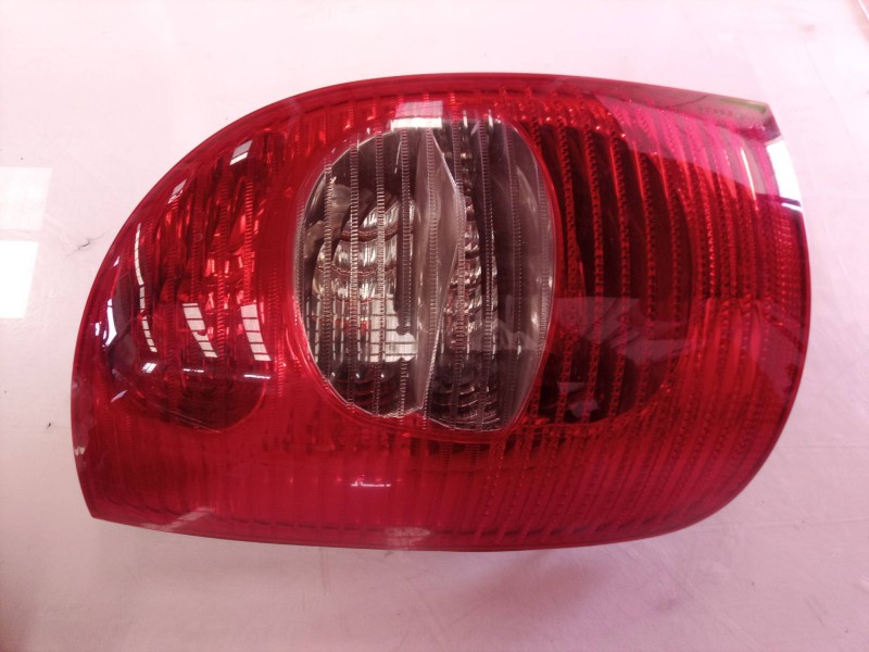 Recambio de piloto trasero izquierdo para citroën xsara picasso 2.0 hdi sx referencia OEM IAM   